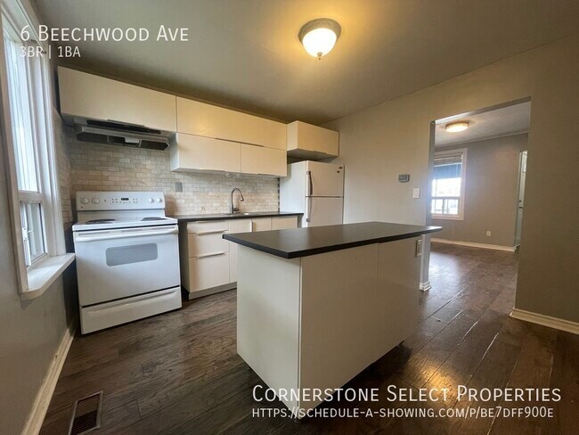 Building Photo - Charming Detached Home!