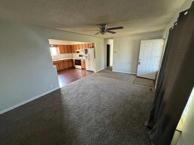 Foto del edificio - Columbine Ave