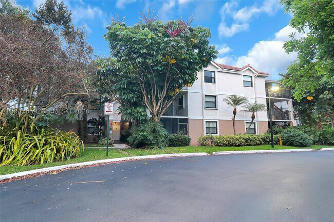 Foto del edificio - 10111 W Sunrise Blvd