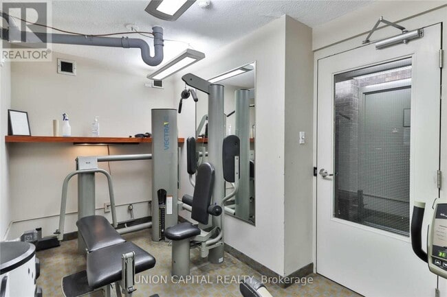 Photo du bâtiment - 720-1720 Spadina Ave.