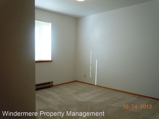 Building Photo - 5705 Hendrickson Ave