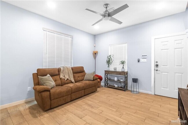 Foto del edificio - 3204 S Colt Ln