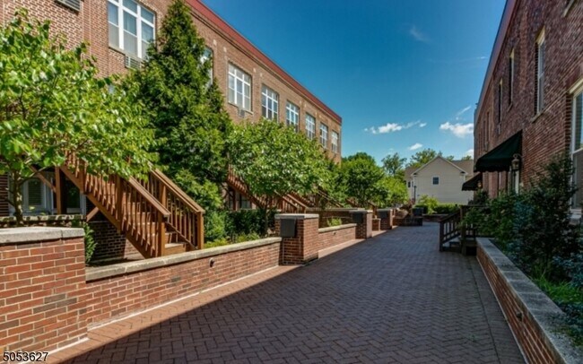 Foto del edificio - 519 Trinity Pl
