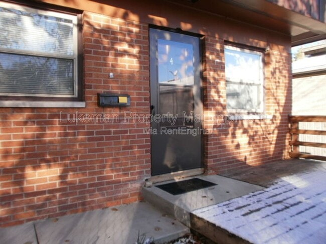 Foto del edificio - 1536 Henson Ave