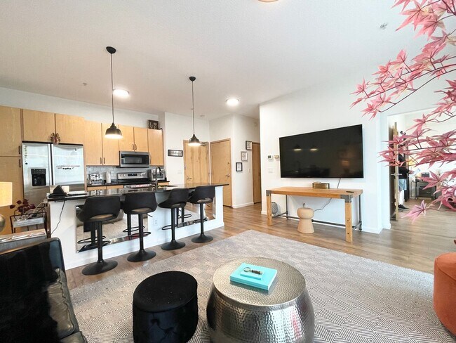 Foto del edificio - Luxury Condo Living in the Heart of Excelsior & Grand - Underground parking -Available NOW!