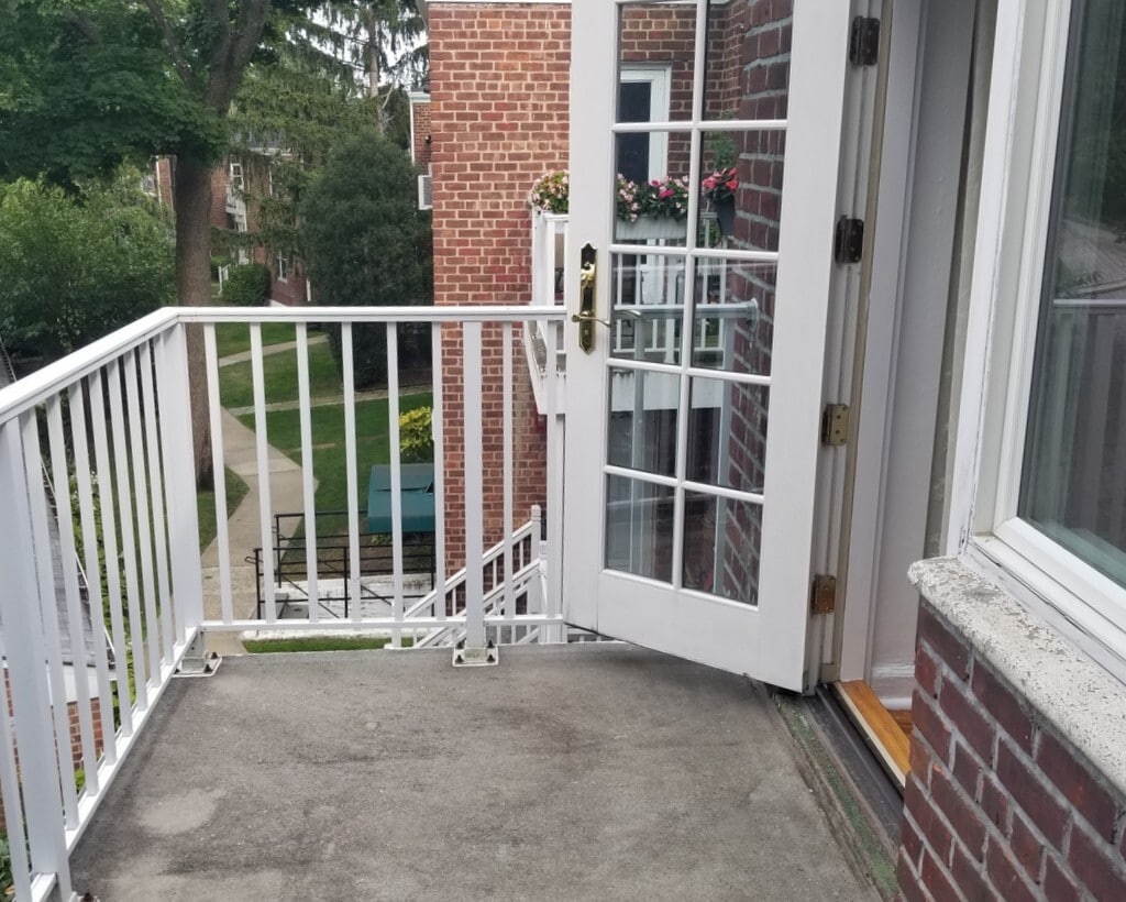 Primary Photo - 920 Pelhamdale Ave