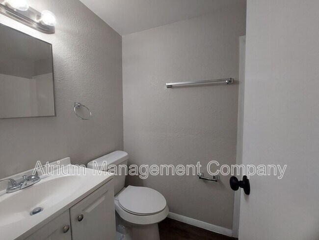 Building Photo - 1295 N Holland Pky