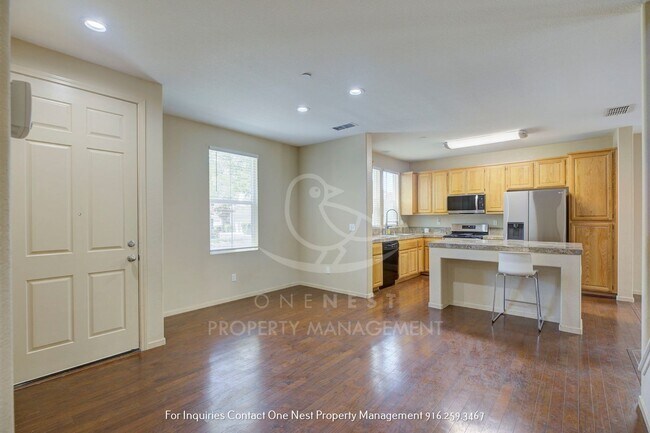 Foto del edificio - Lincoln Crossing; 4 bedroom in Gated commu...