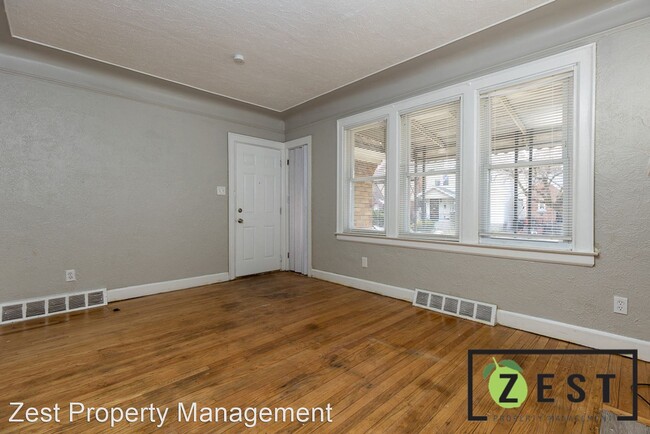 Building Photo - 2 br, 1 bath Apartment - 16832 - 16834 San...