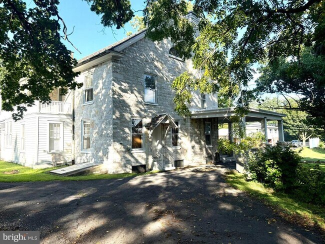 Foto del edificio - 135 Fort Loudon Rd