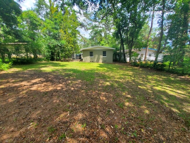Building Photo - 2064 Holmes St