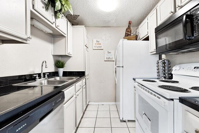 Foto del edificio - 8750 Park Ln