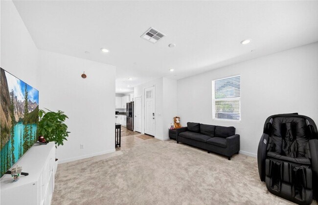Foto del edificio - 3662 Basanite Ave