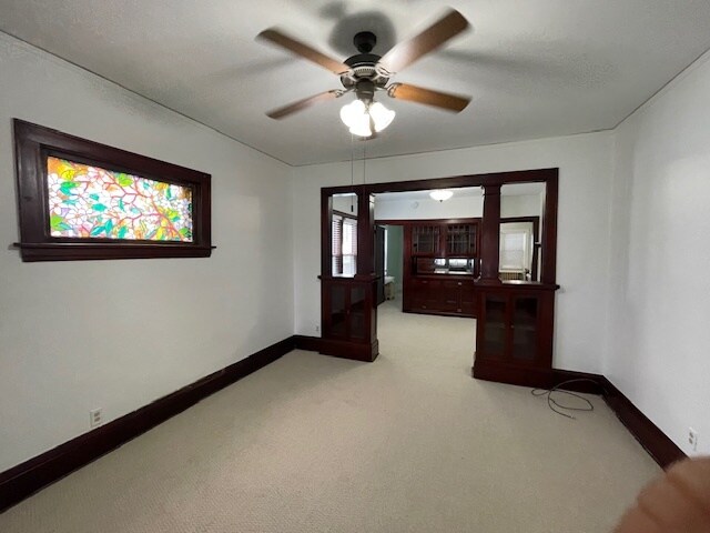 Sala de estar - 2539 Quincy St NE