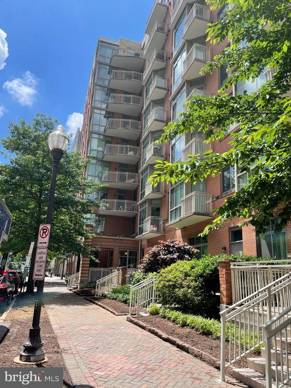 Building Photo - 1000 N Randolph St