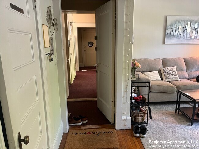 Foto del edificio - 1581 Beacon St