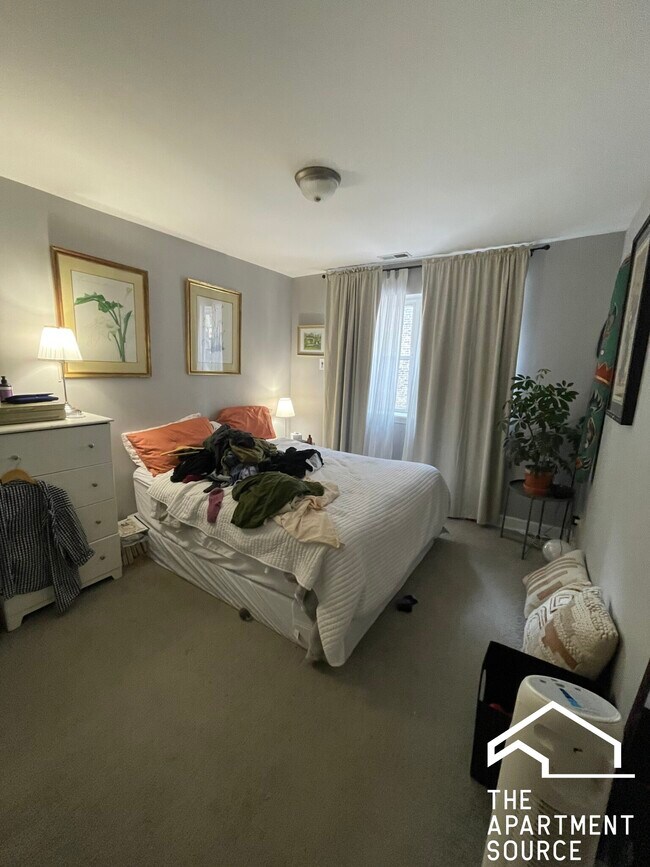 Foto del edificio - 6978 N Greenview Ave