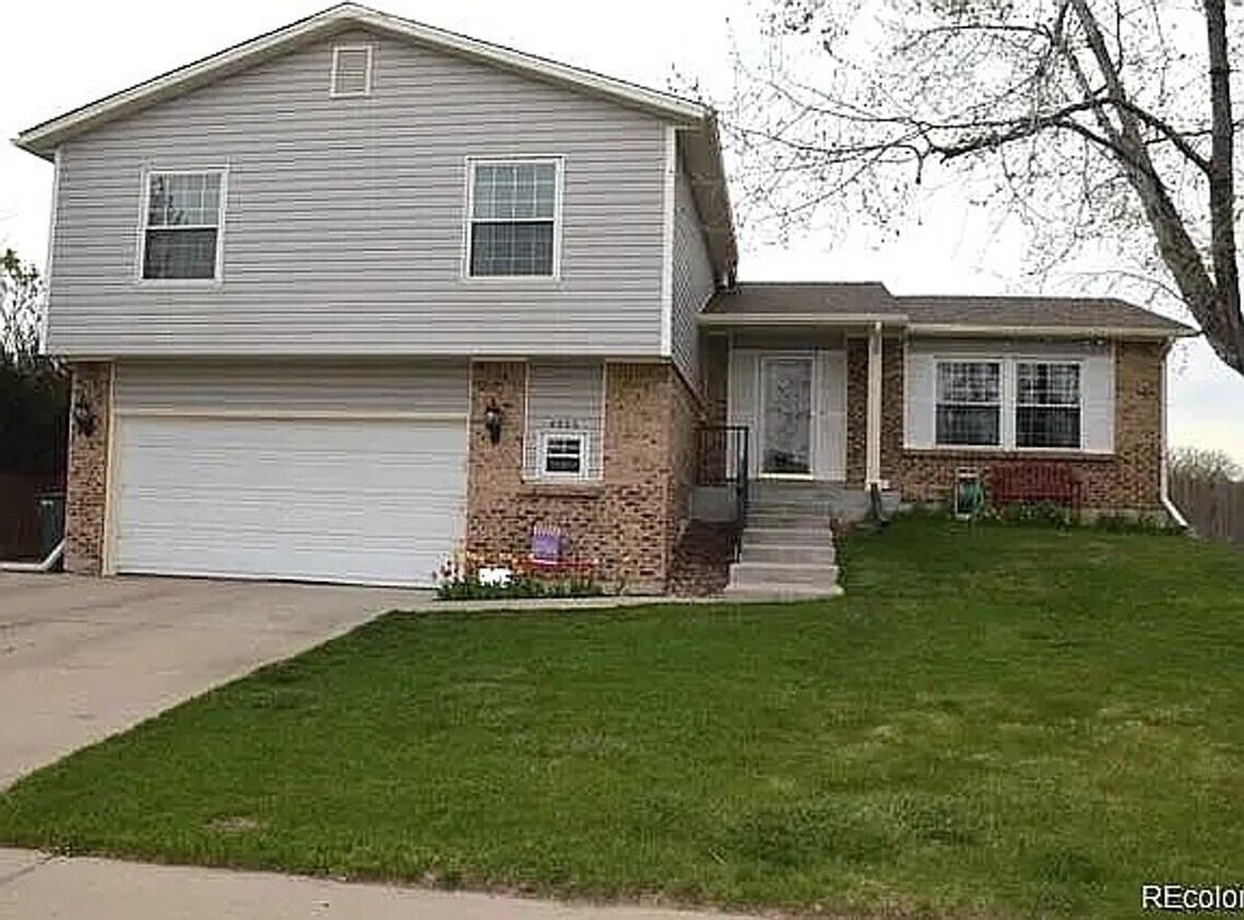 Foto principal - Beautiful Furnished 6 bedroom Home all inc...