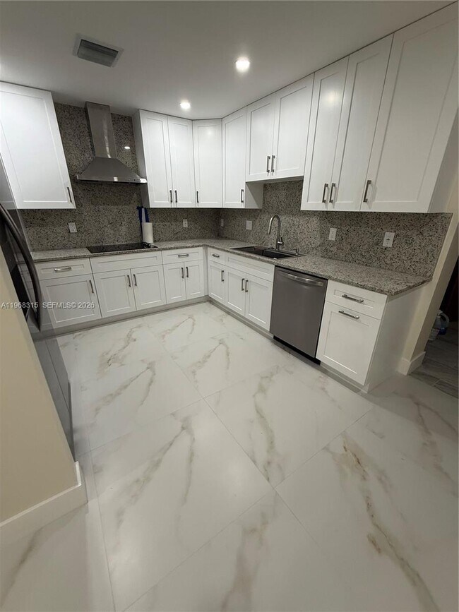 Foto del edificio - 951 NE 50th Ct