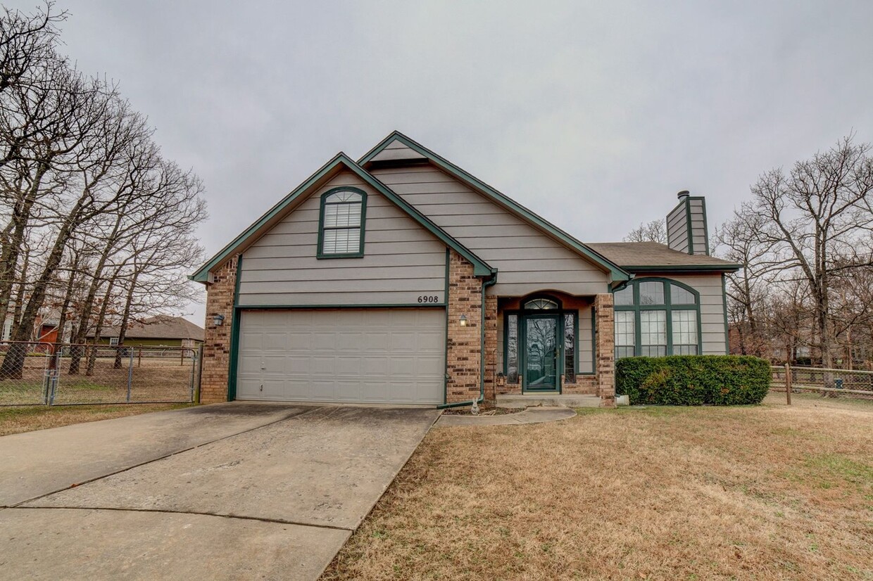 Foto principal - West Tulsa Gem! 3 Bed 2.5 Bath