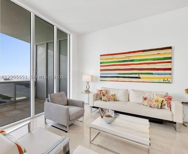 Foto del edificio - 15811 Collins 4002