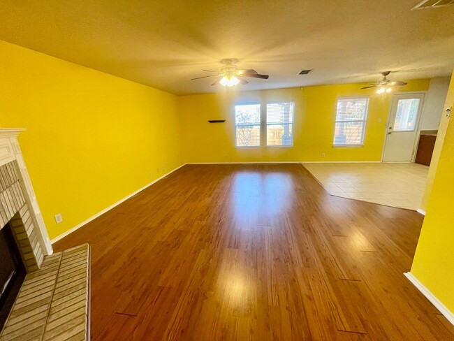 Building Photo - Spacious 4x2 Rental Home at The Park at Un...