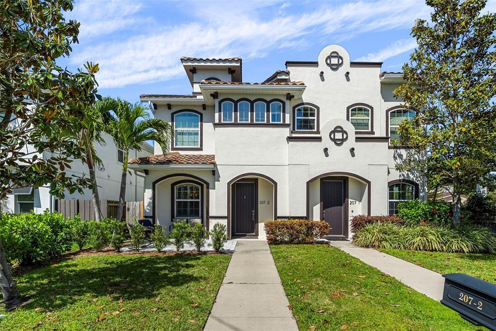 Foto principal - 207 S Moody Ave