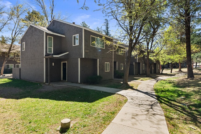 Building Photo - Golden Apartments