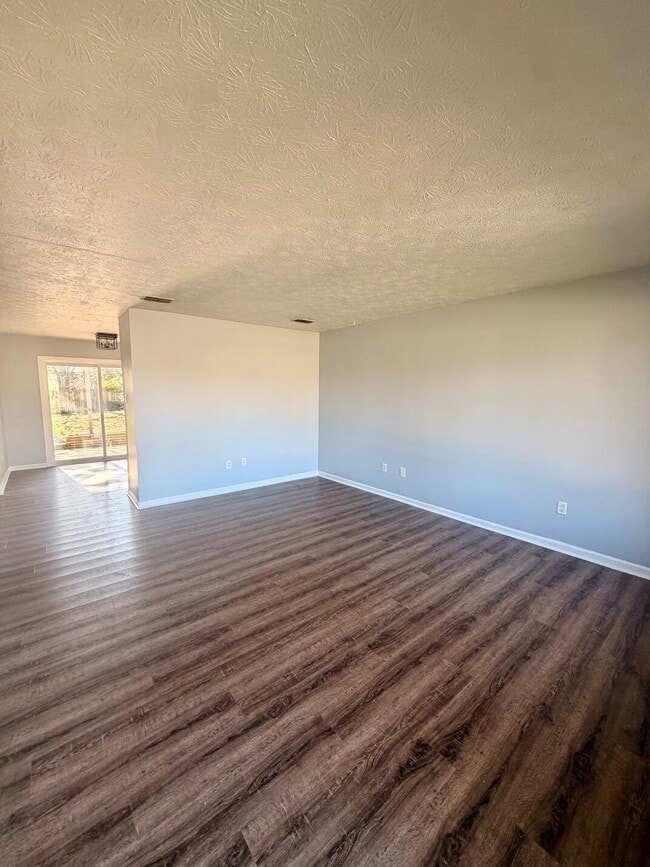 Foto del edificio - 3416 Woodspring Dr