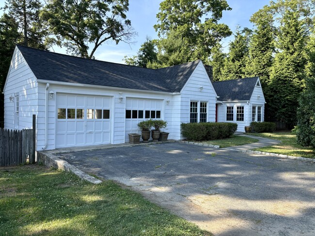 Building Photo - 67 Grove Point