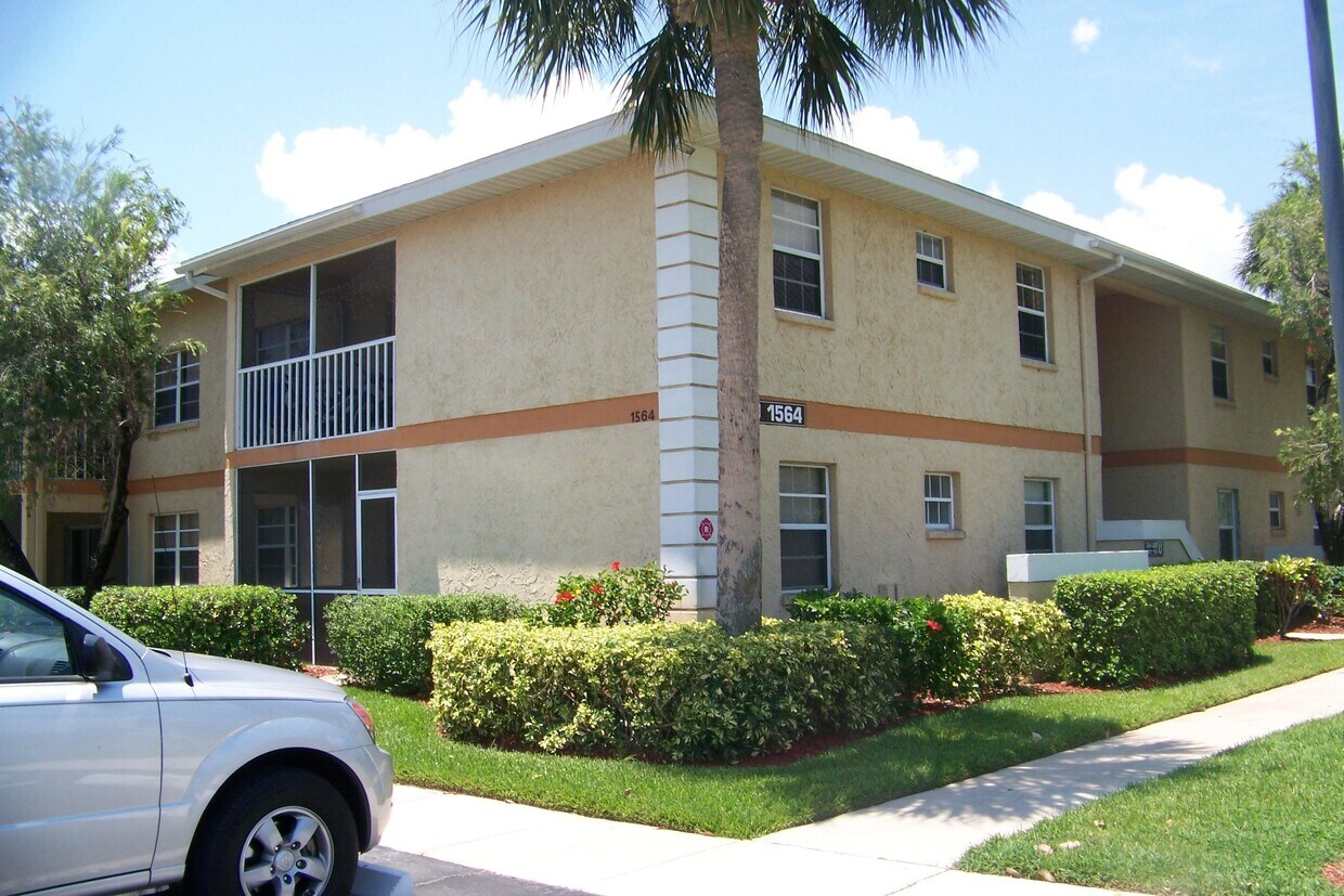 Foto principal - 1564 SE Royal Green Cir