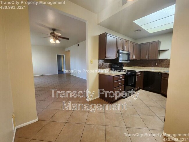 Foto del edificio - 930 N Mesa Dr