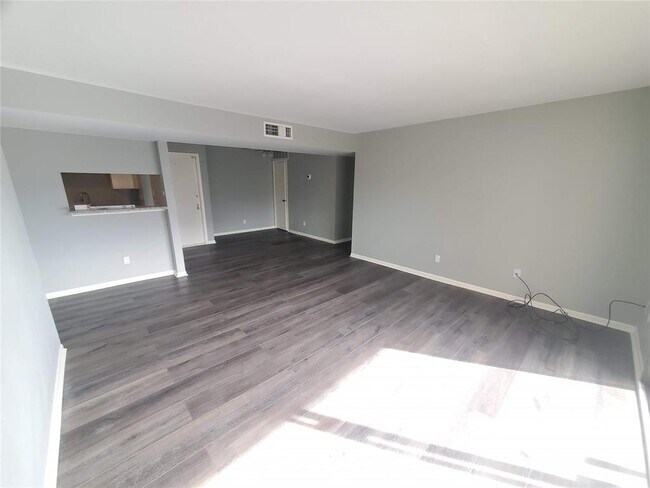 Building Photo - 8517 Hearth Dr
