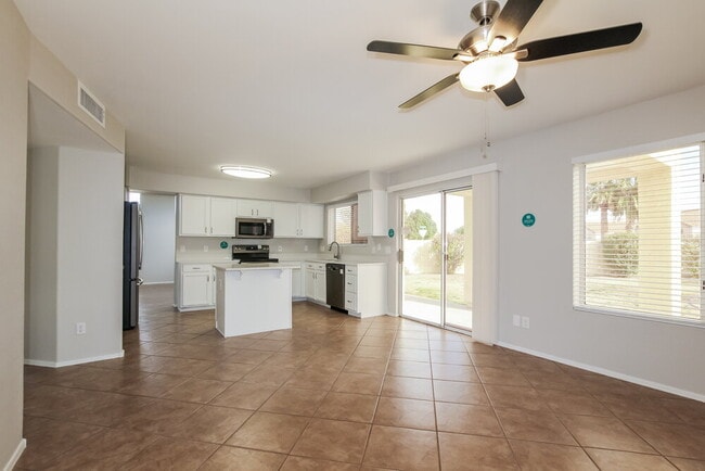 Building Photo - 5203 W Kristal Way