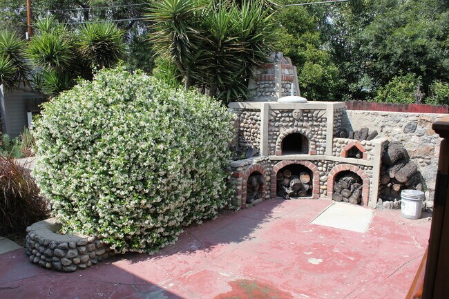 Foto del edificio - 1529 N Edison Blvd