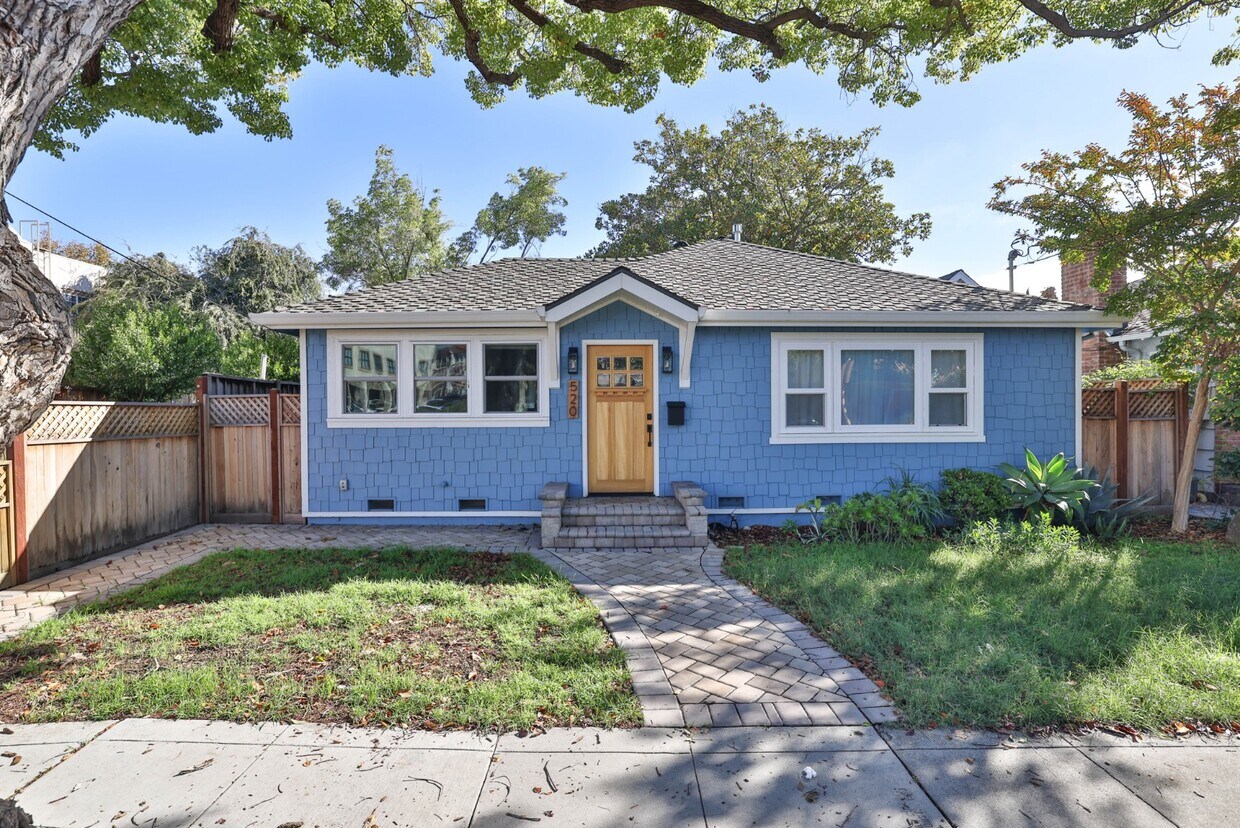 Primary Photo - 520 Camino Dr