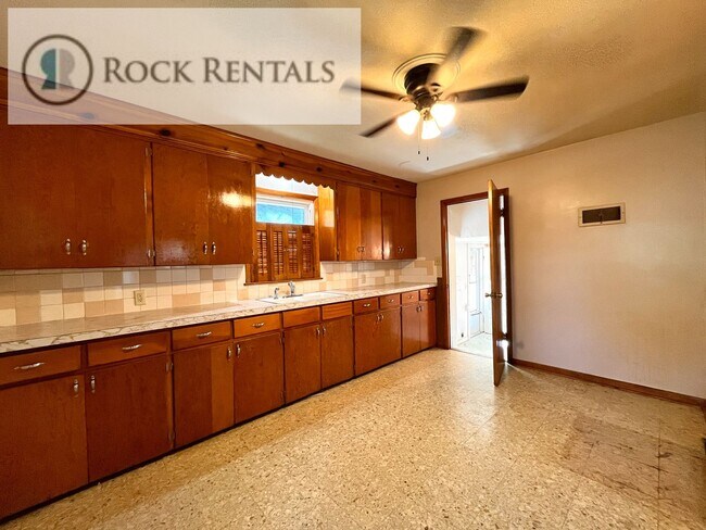 Foto del edificio - 718 N Poplar St