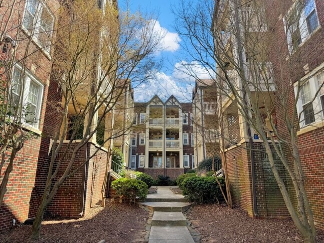 Building Photo - 2809 13th Ave S
