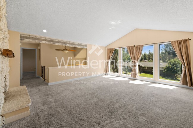 Building Photo - *** HALF OFF FIRST FULL MONTH'S RENT*** 4 ...
