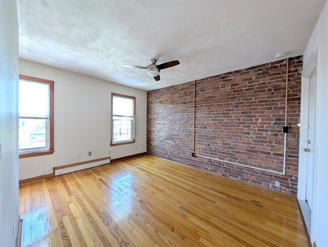 Foto del edificio - 749 Somerville Ave