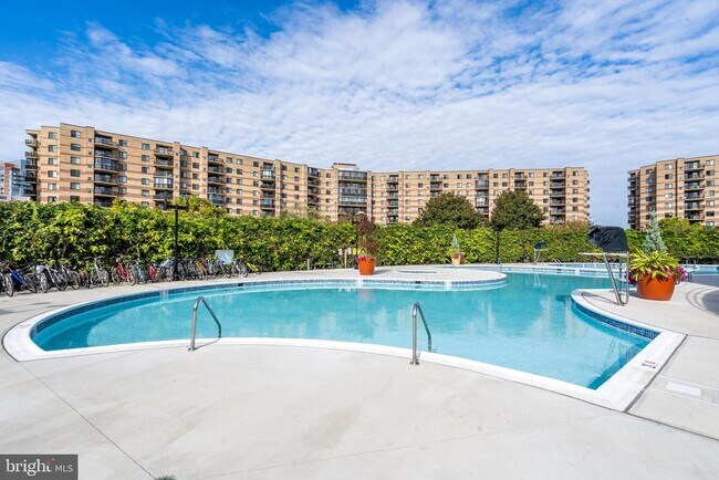 Foto del edificio - 8380 Greensboro Dr