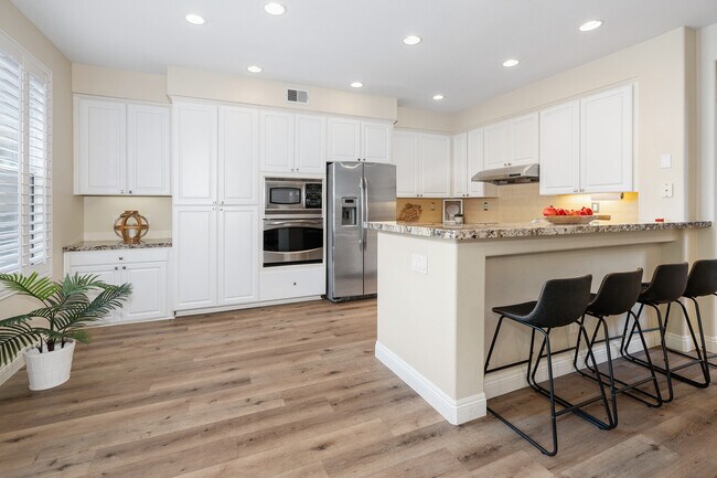 Kitchen with breakfast nook - 7084 Tatler Rd