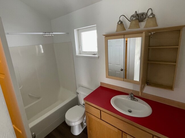Full Bath - 3123 Foxtail St