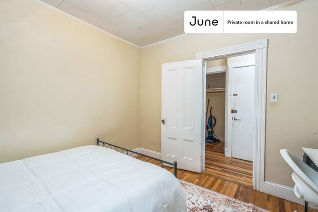 Foto del edificio - Room in Shared 4 bed/1 bath home