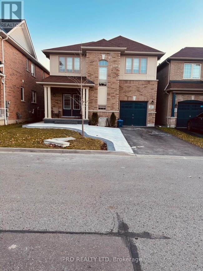 Building Photo - 13 Raithby Cres