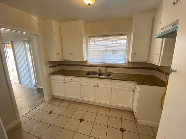 Kitchen - 7421 Hazeltine Ave