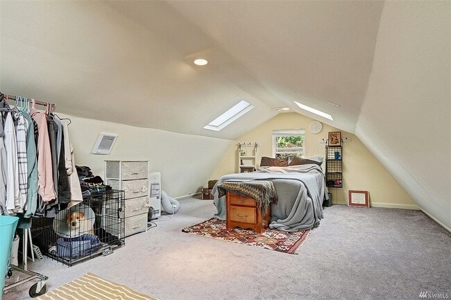 A huge bedroom located on upstairs - 220 174th St SW
