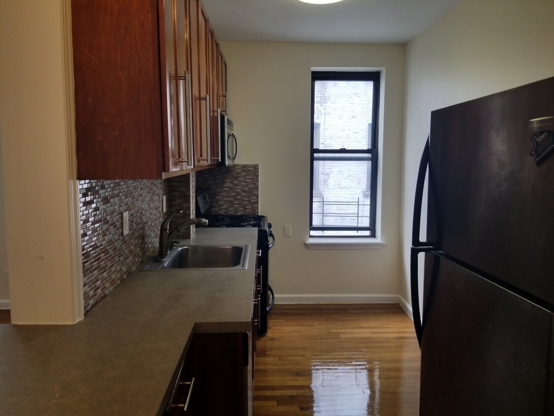 Primary Photo - 640 Ditmas Ave