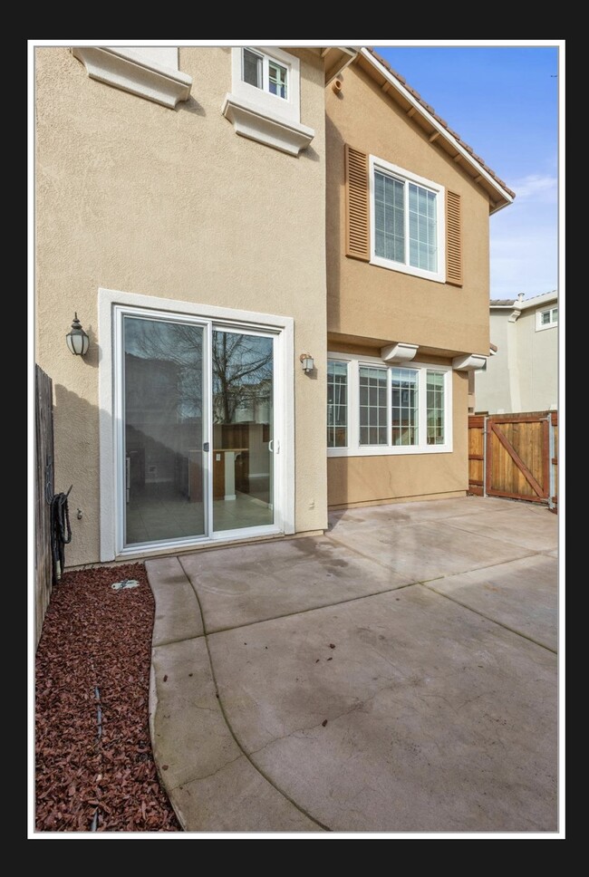 Building Photo - 1310 Incline Dr