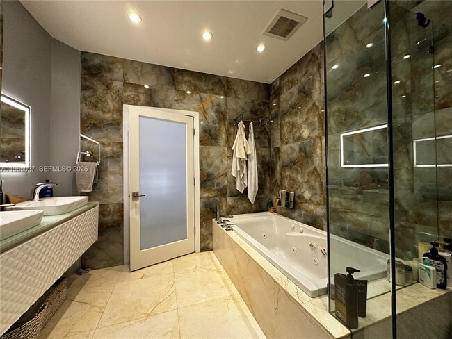 Foto del edificio - 8371 SW 124th Ave.